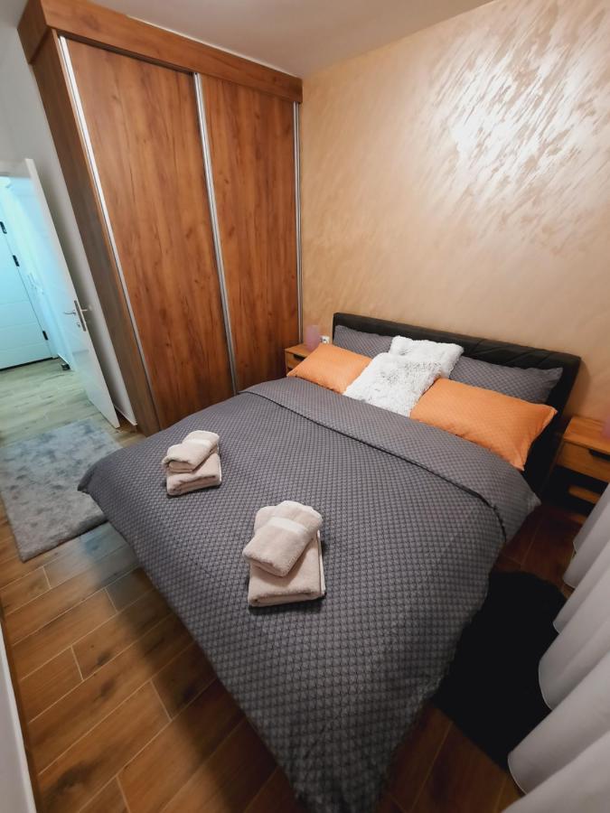 Apartman Kristal Sremska Mitrovica Exterior foto