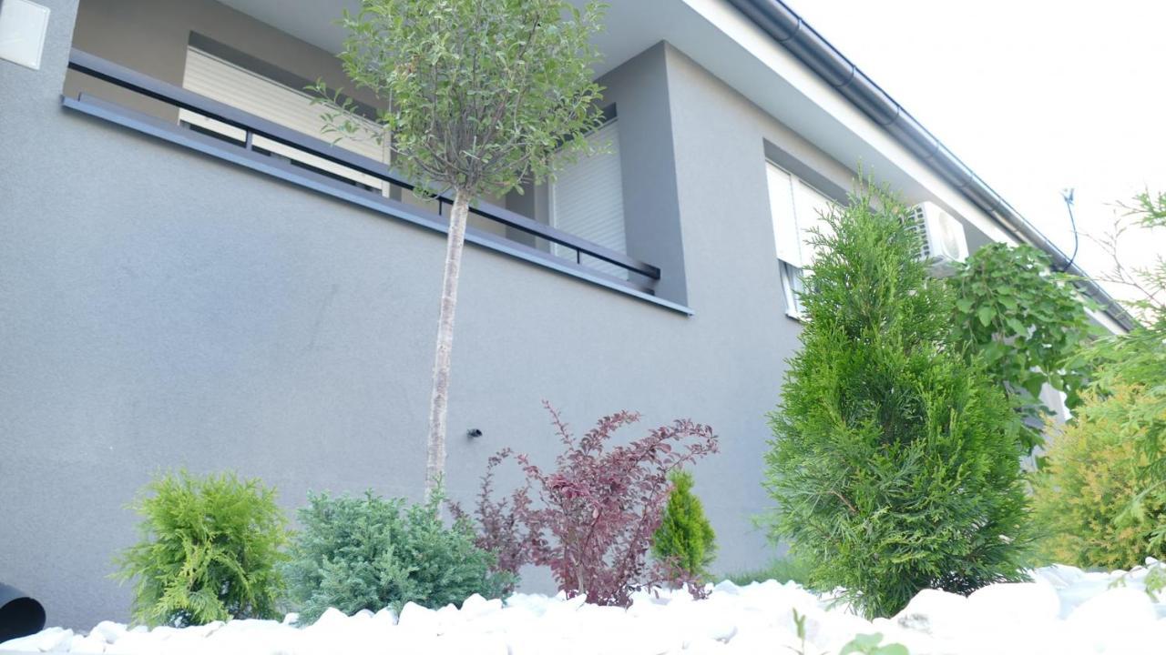 Apartman Kristal Sremska Mitrovica Exterior foto