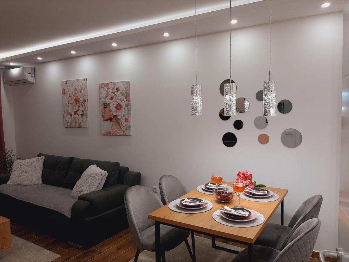 Apartman Kristal Sremska Mitrovica Exterior foto